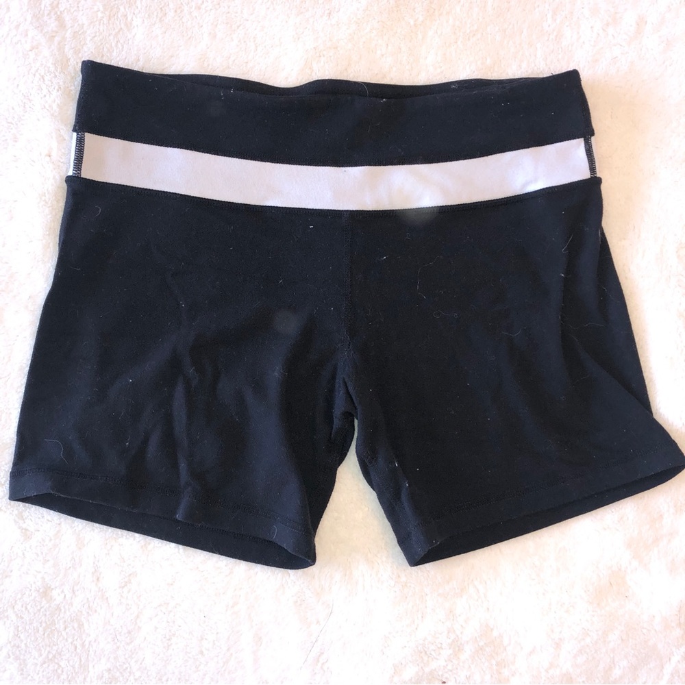 Black Lululemon Stretchy Shorts | size 6